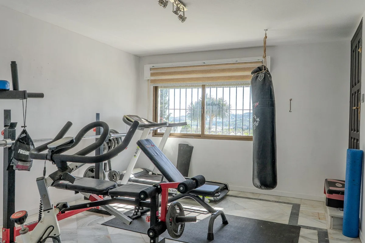 House - Detached Villa, 6 makuuhuonetta