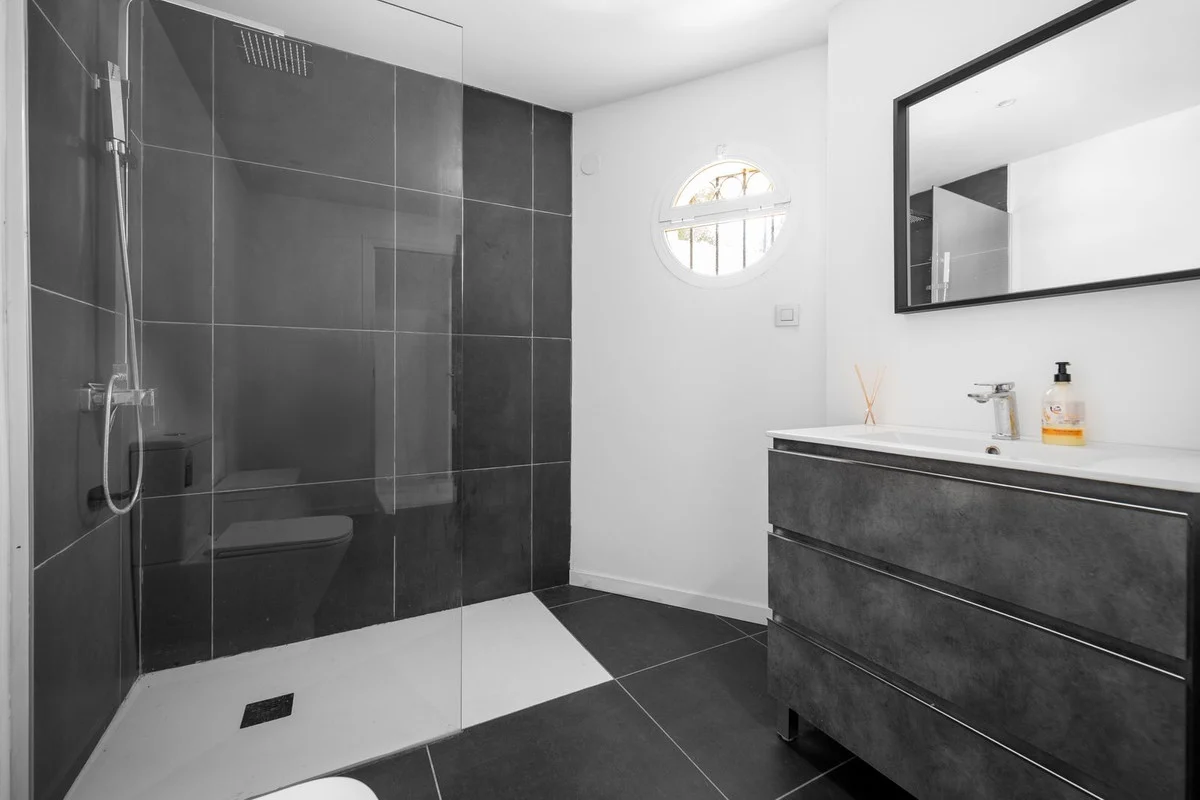 House - Detached Villa, 6 makuuhuonetta