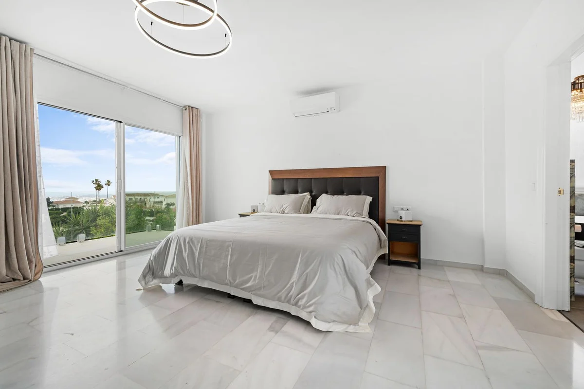House - Detached Villa med 5 sovrum