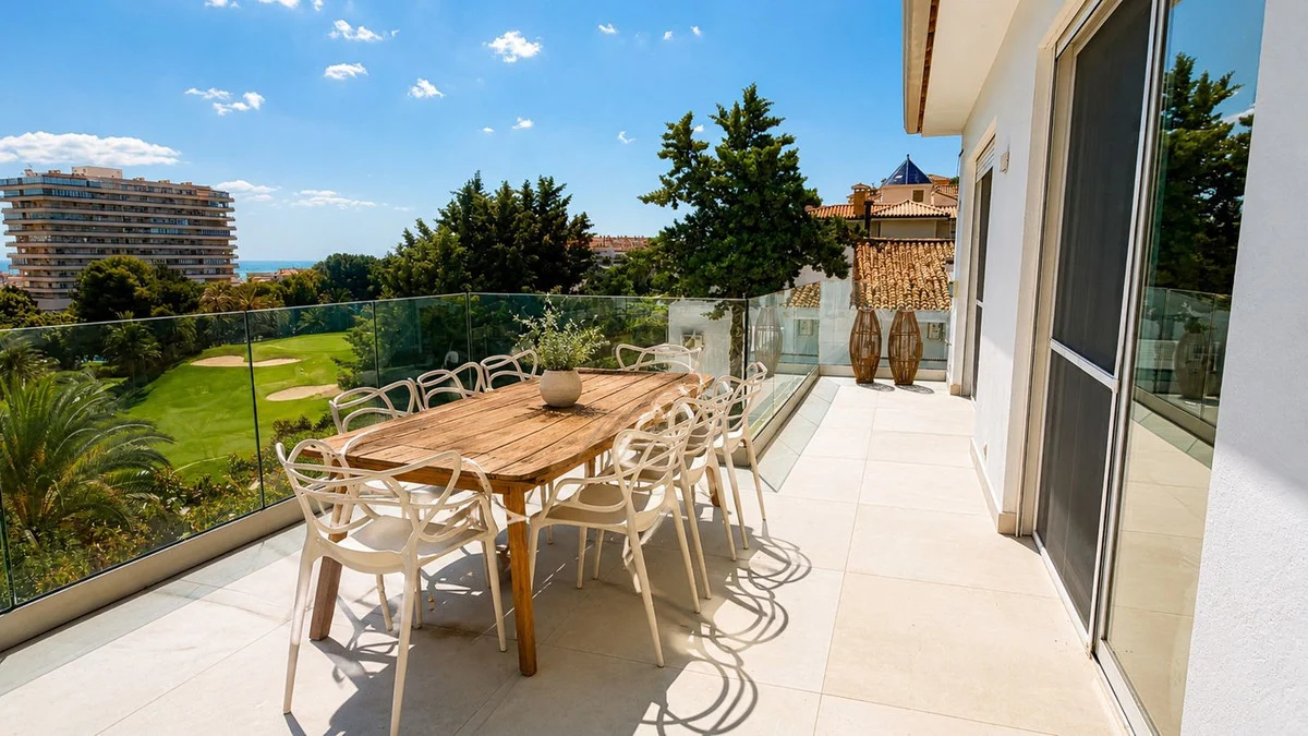 House - Detached Villa, 5 makuuhuonetta
