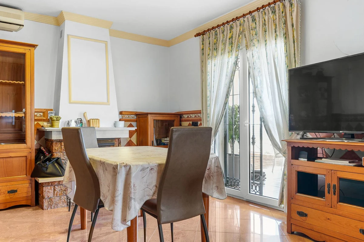 House - Detached Villa med 5 soverom