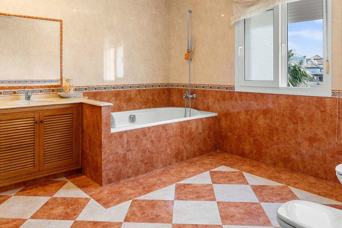 House - Detached Villa med 5 soverom