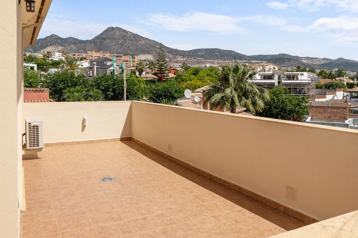 House - Detached Villa med 5 soverom