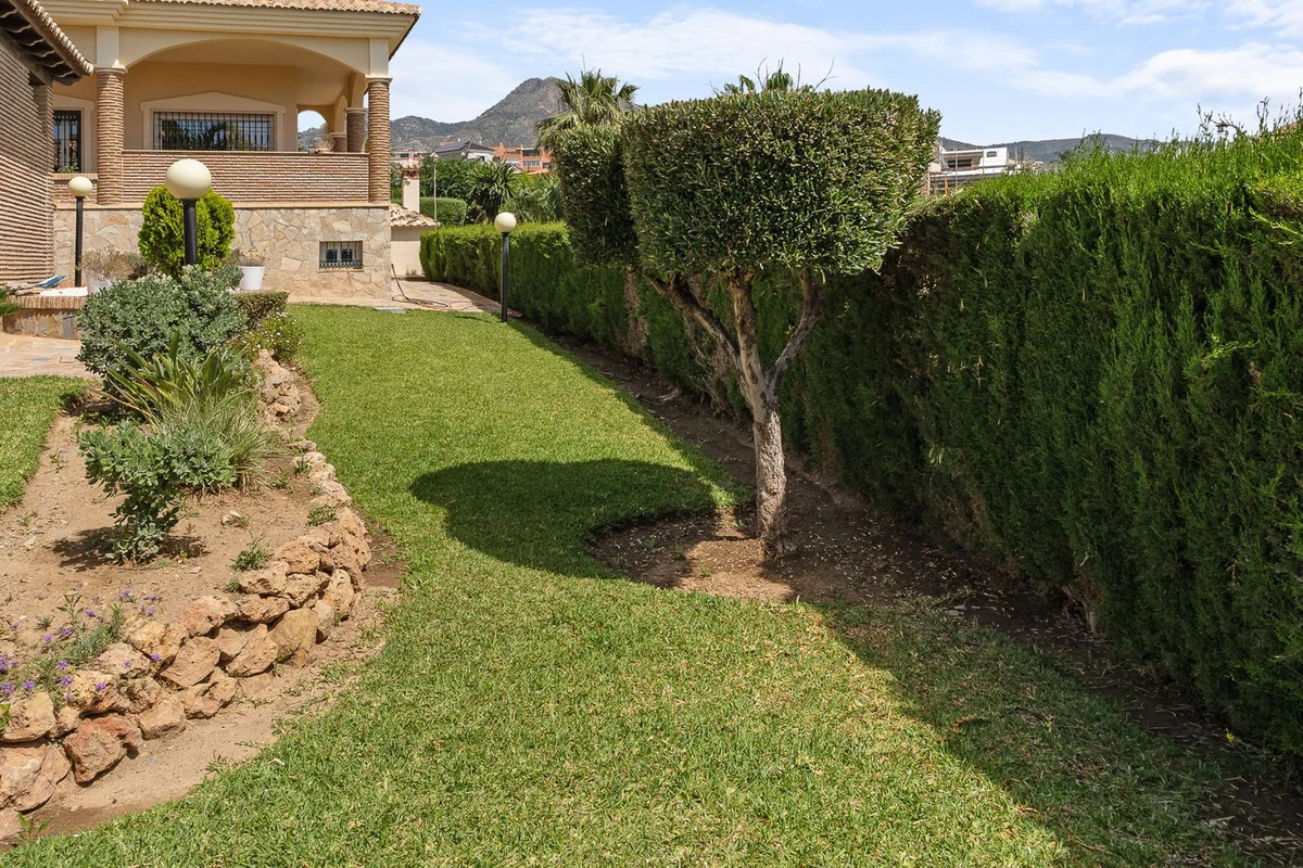 House - Detached Villa med 5 soverom