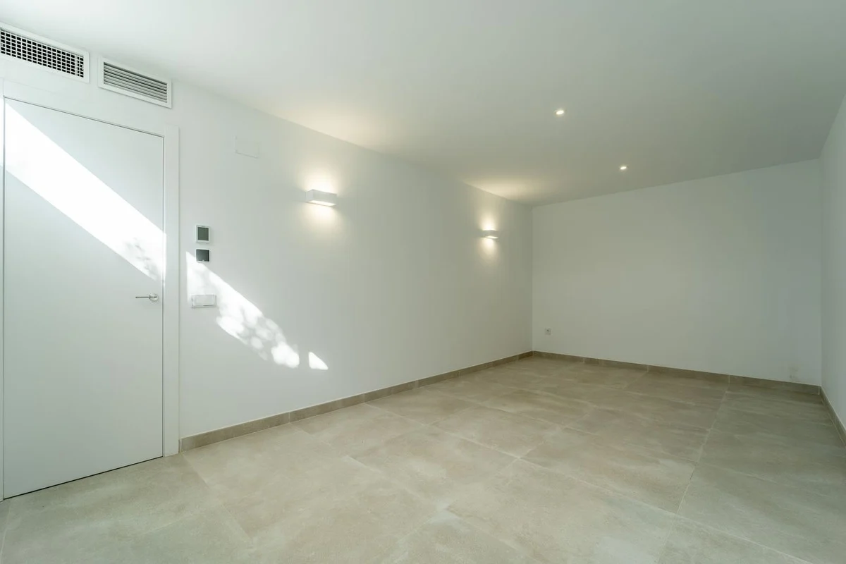 House - Detached Villa, 4 makuuhuonetta