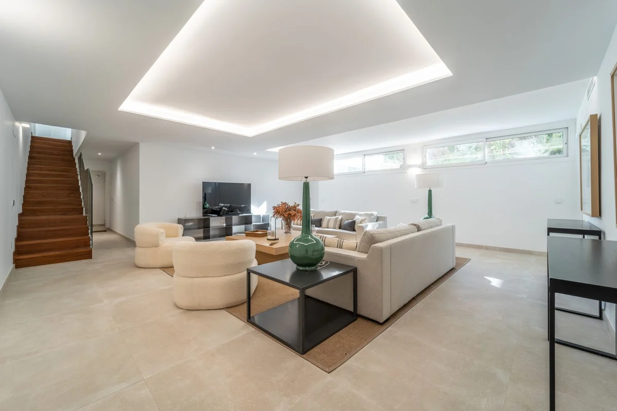 House - Detached Villa, 4 makuuhuonetta