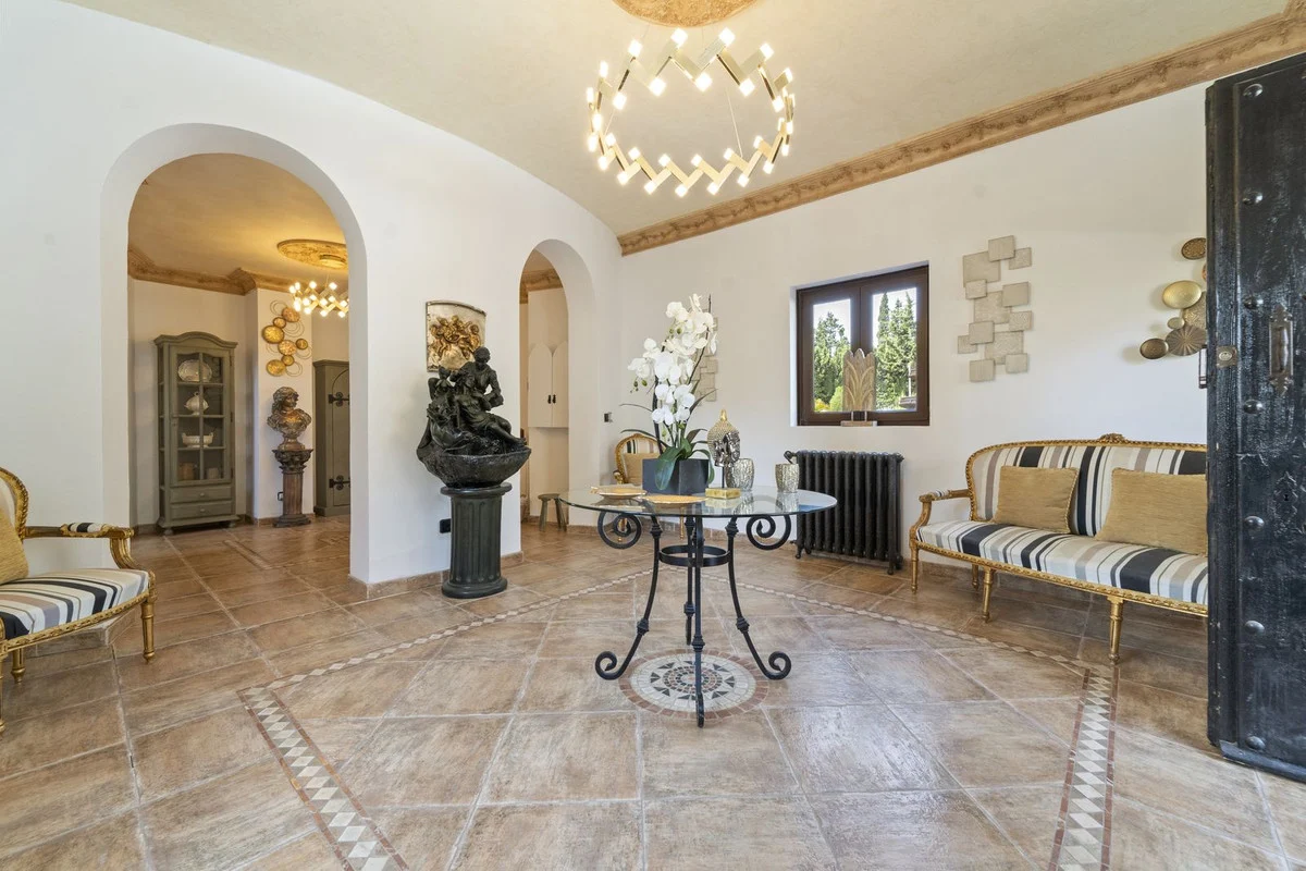 House - Detached Villa med 8 sovrum