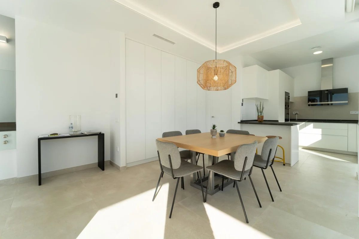 House - Detached Villa, 4 makuuhuonetta