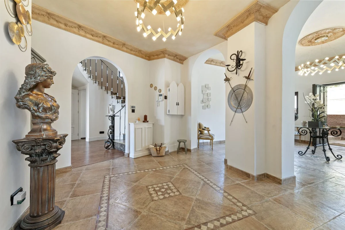 House - Detached Villa med 8 sovrum