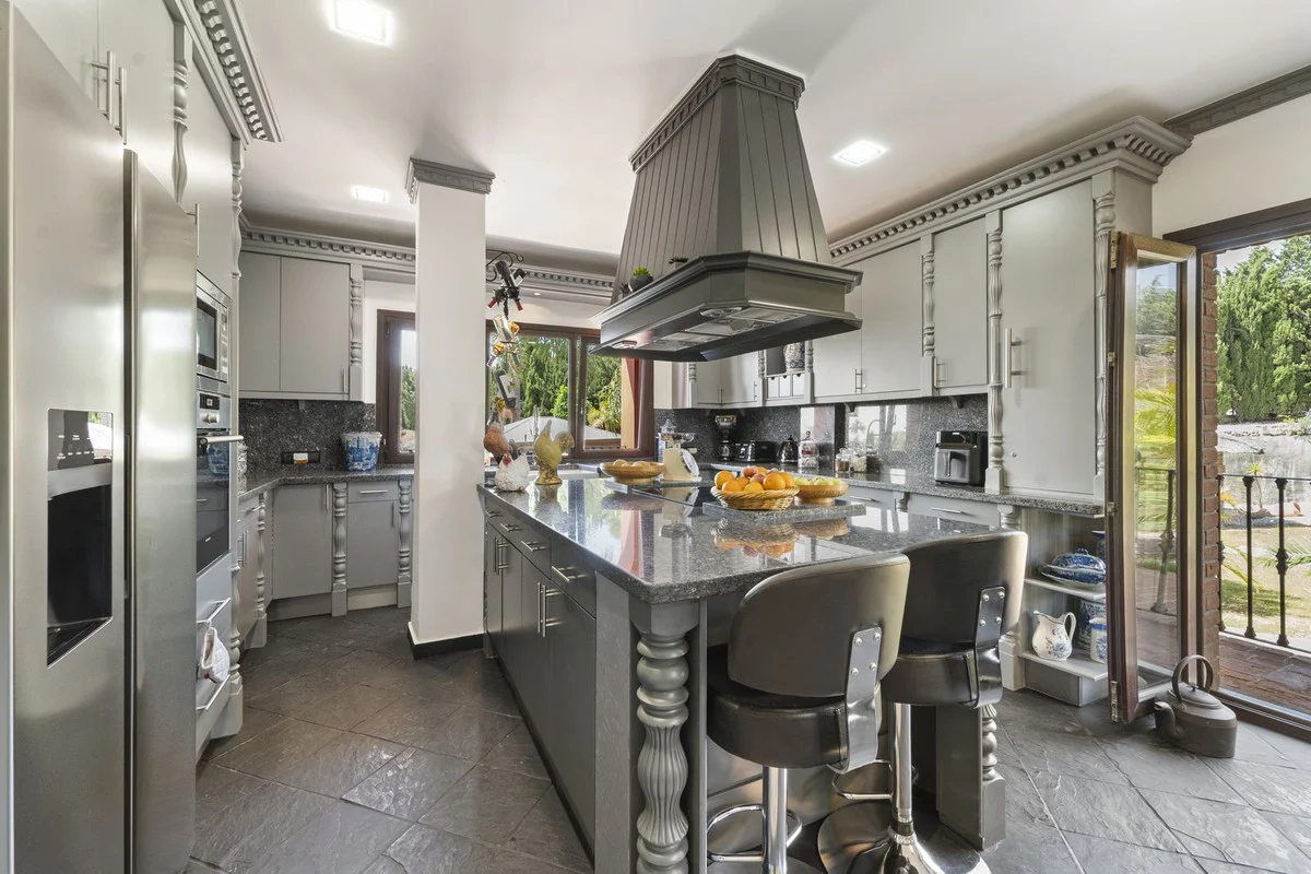House - Detached Villa med 8 sovrum