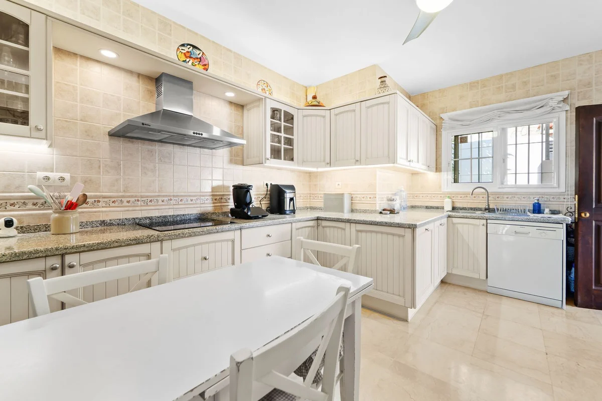 House - Detached Villa with 4 bedrooms