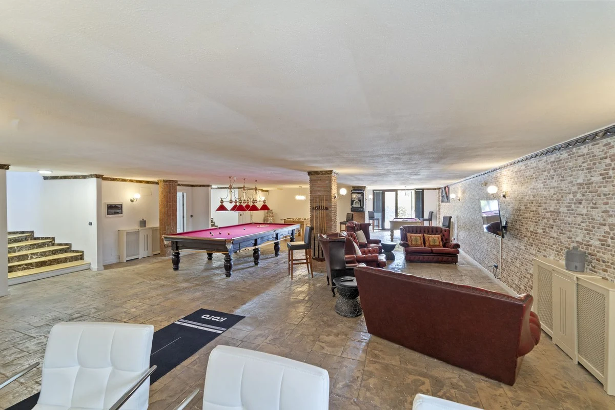 House - Detached Villa med 8 sovrum