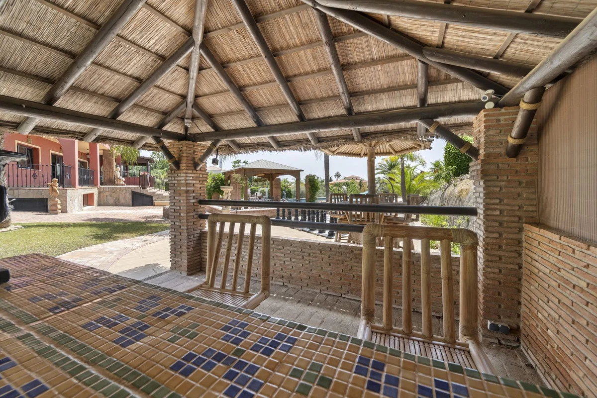 House - Detached Villa med 8 sovrum