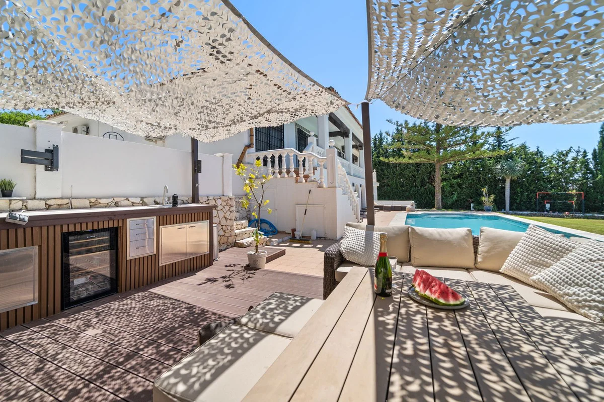 House - Detached Villa, 6 makuuhuonetta