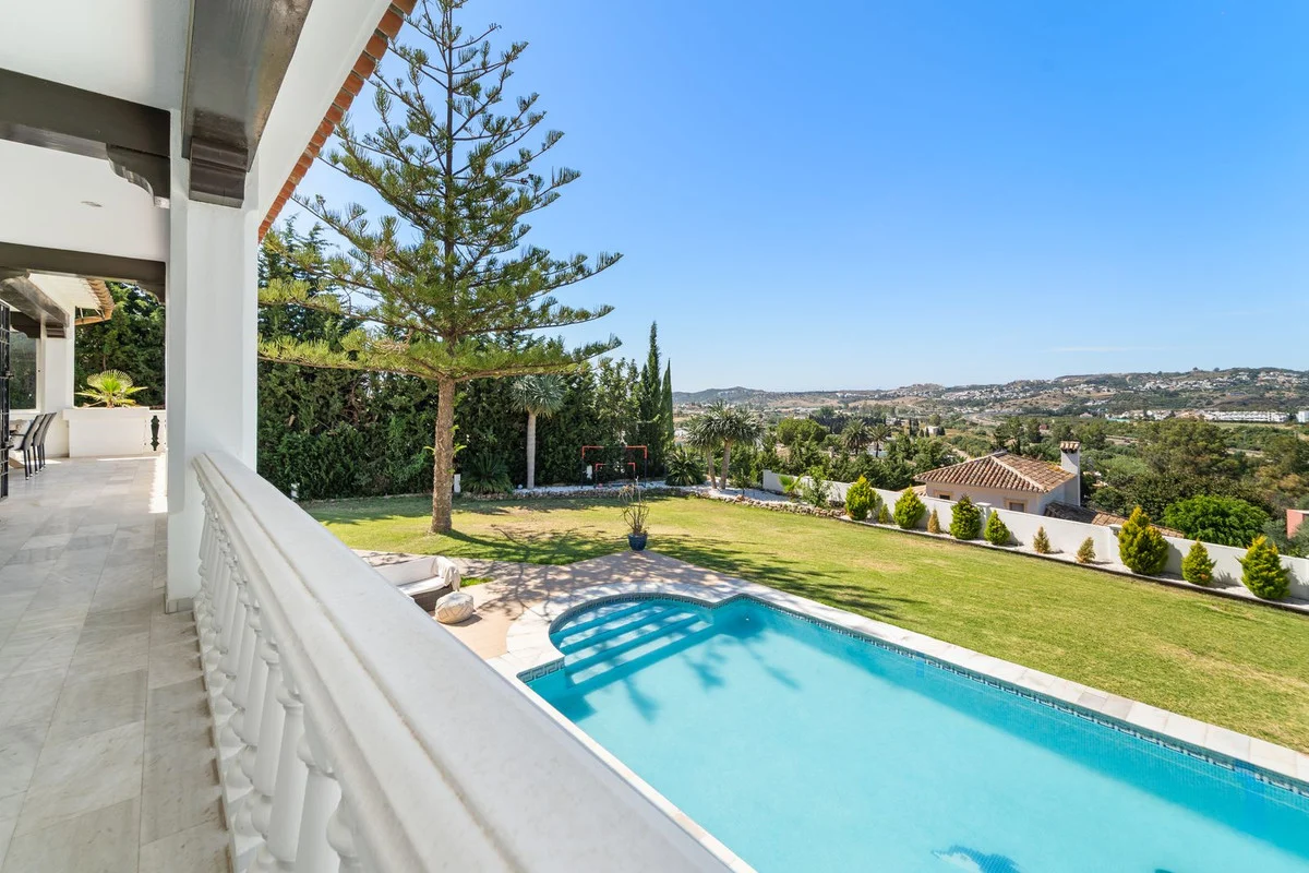 House - Detached Villa, 6 makuuhuonetta
