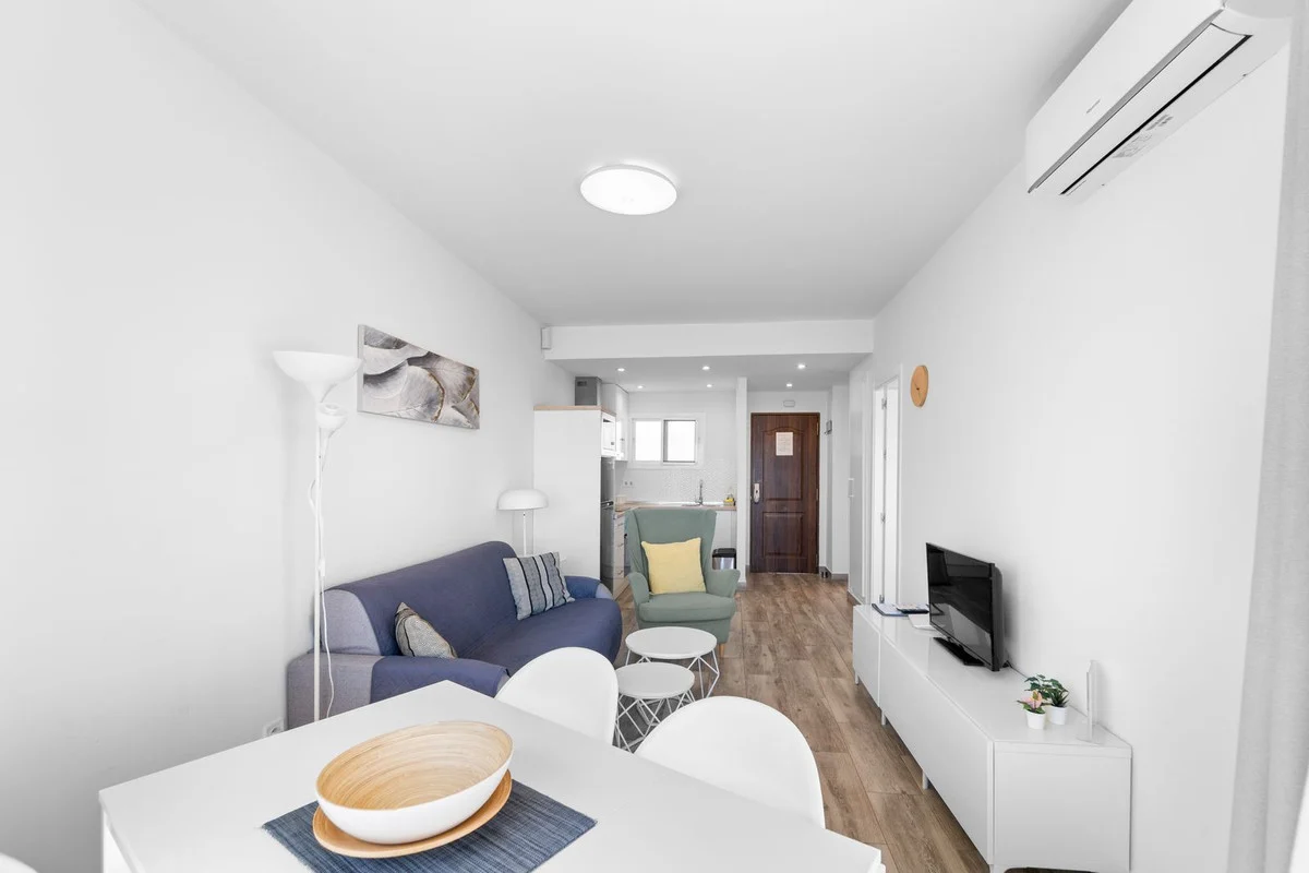 Apartment - Middle Floor Apartment with 1 bedroom