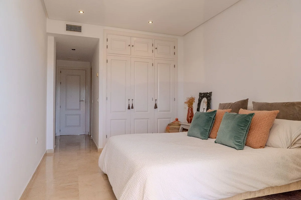 Apartment - Top Floor Apartment with 3 bedrooms