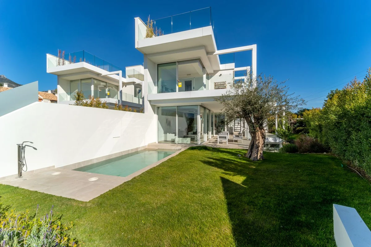 House - Detached Villa, 4 makuuhuonetta