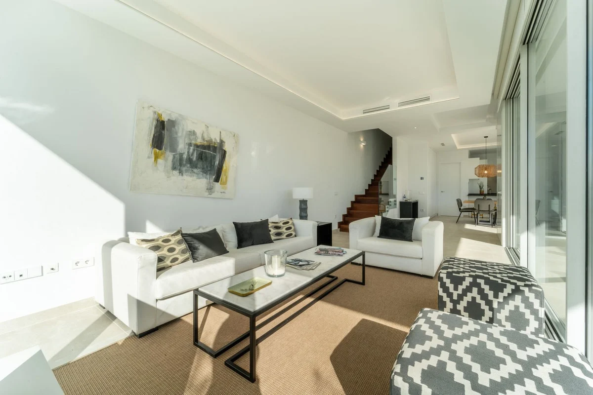 House - Detached Villa, 4 makuuhuonetta