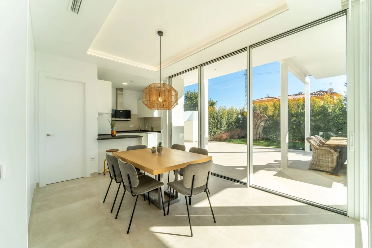 House - Detached Villa, 4 makuuhuonetta