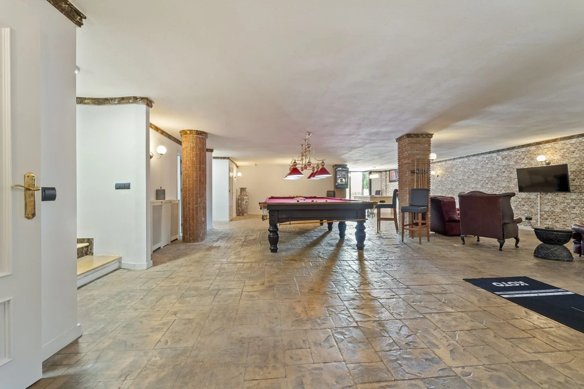 House - Detached Villa med 8 sovrum