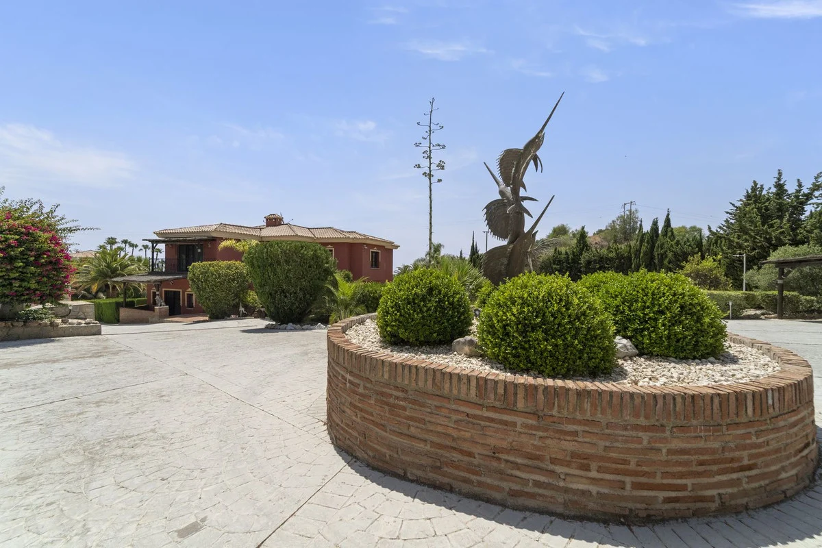 House - Detached Villa med 8 sovrum