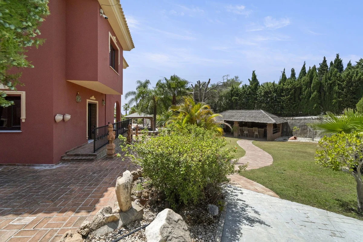 House - Detached Villa med 8 sovrum