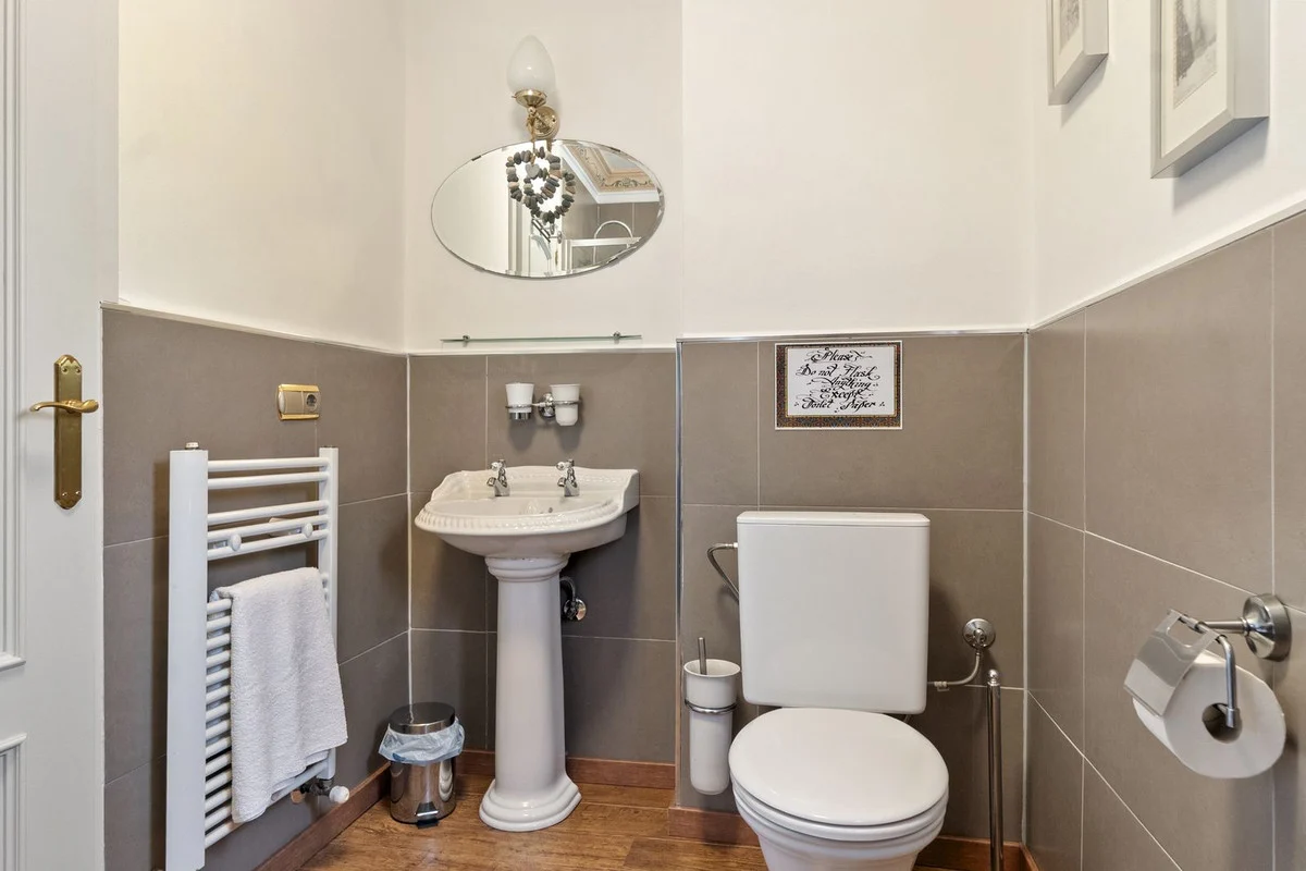 House - Detached Villa med 8 sovrum