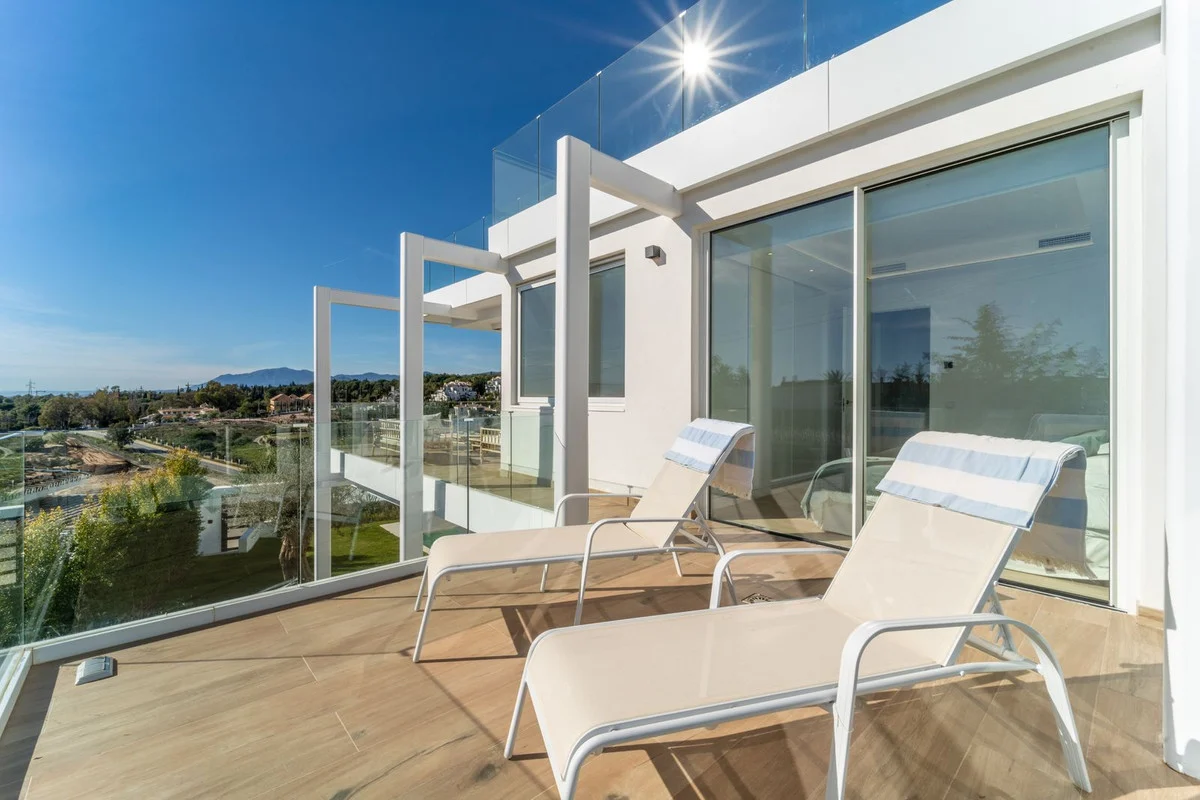 House - Detached Villa, 4 makuuhuonetta