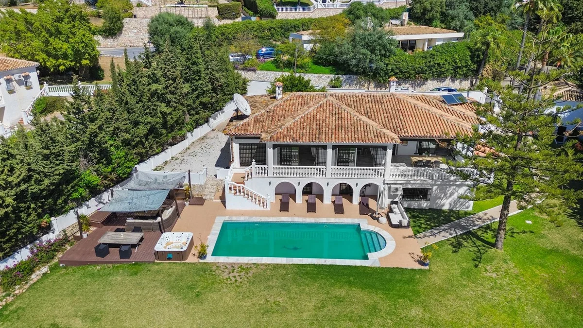 House - Detached Villa, 6 makuuhuonetta