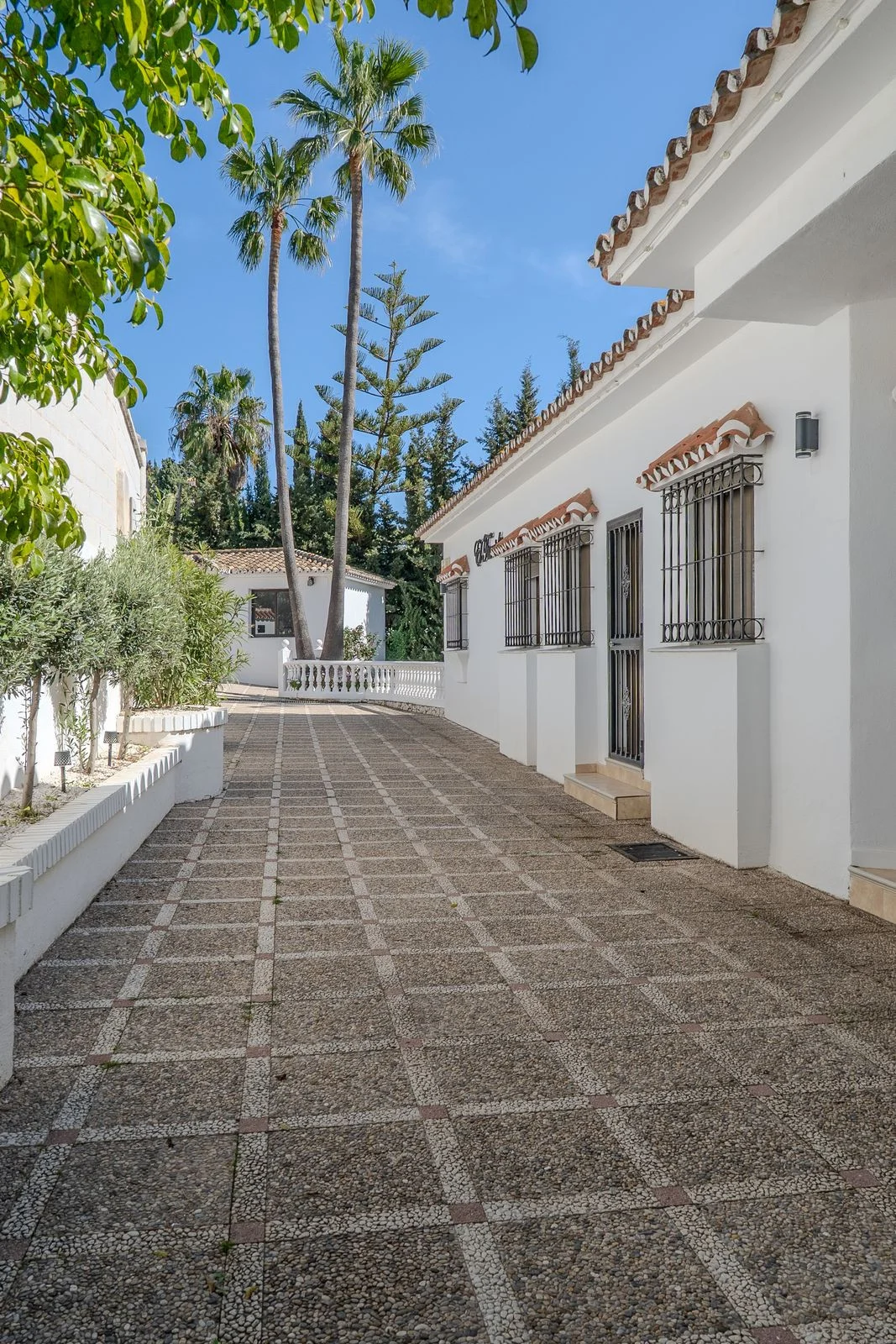House - Detached Villa, 6 makuuhuonetta