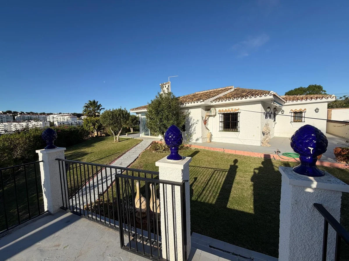 House - Detached Villa med 3 soverom
