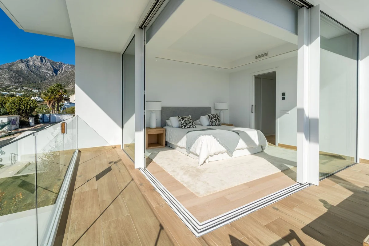 House - Detached Villa, 4 makuuhuonetta