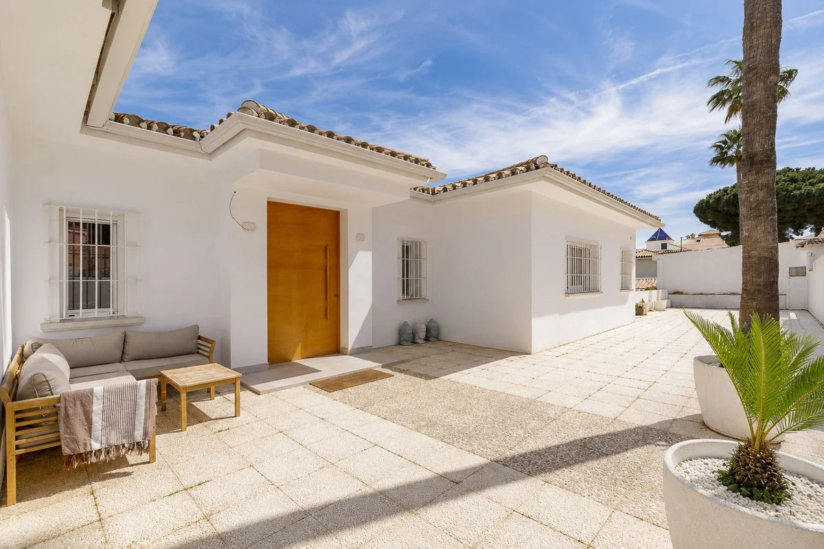 House - Detached Villa, 5 makuuhuonetta