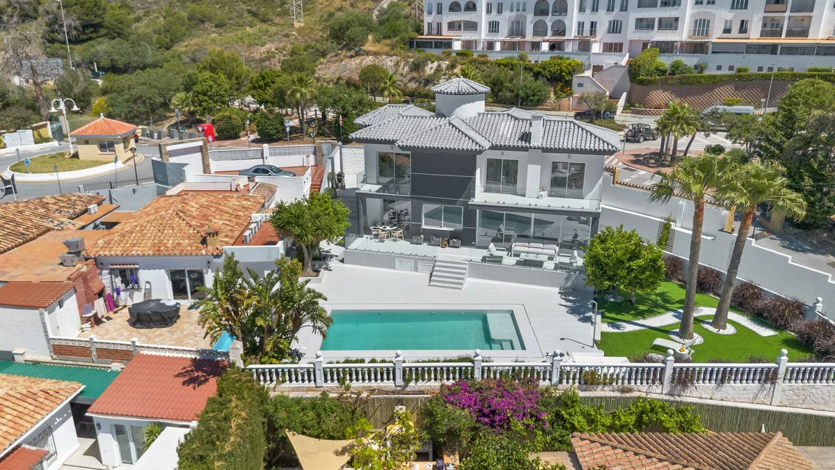 House - Detached Villa med 5 soverom
