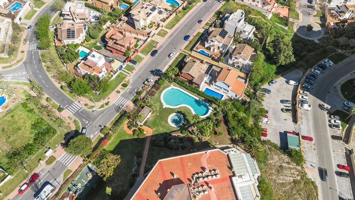 Apartment - Top Floor Apartment with 3 bedrooms