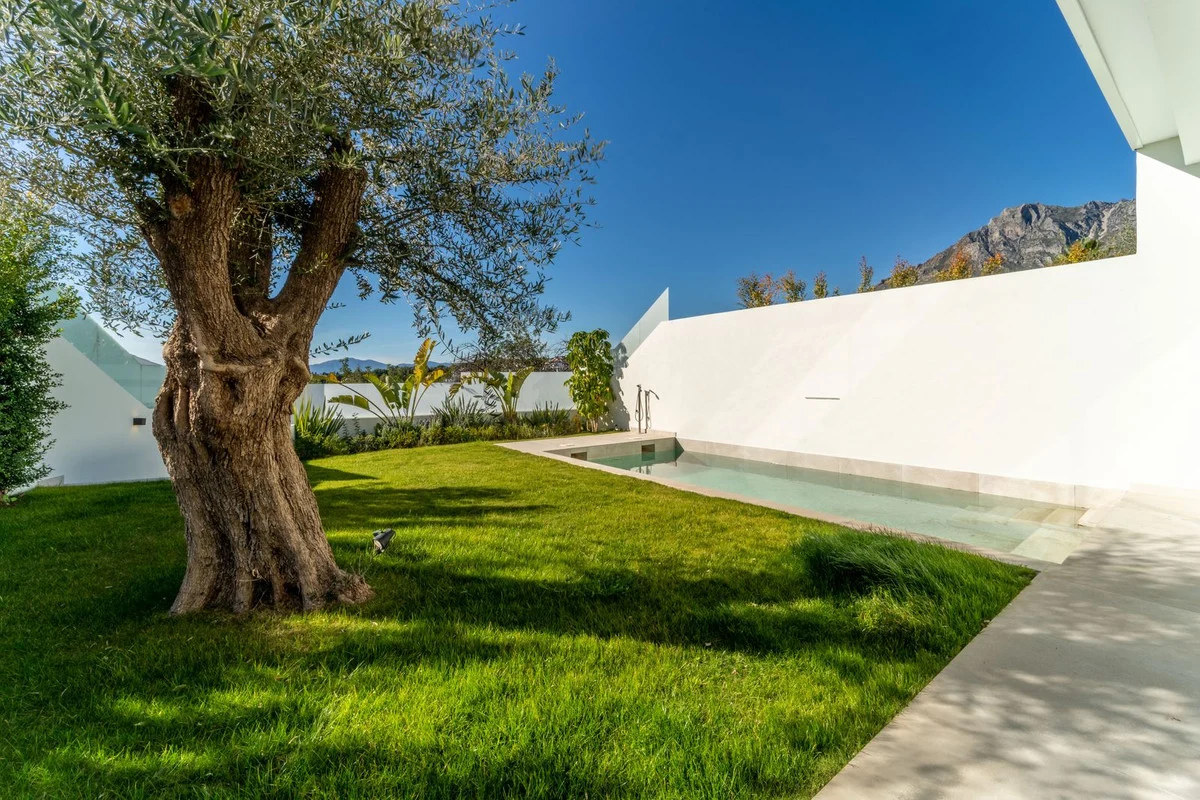 House - Detached Villa, 4 makuuhuonetta