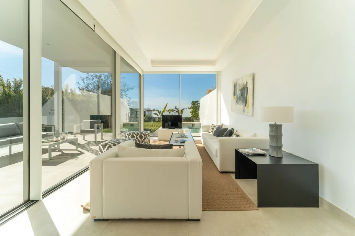 House - Detached Villa, 4 makuuhuonetta