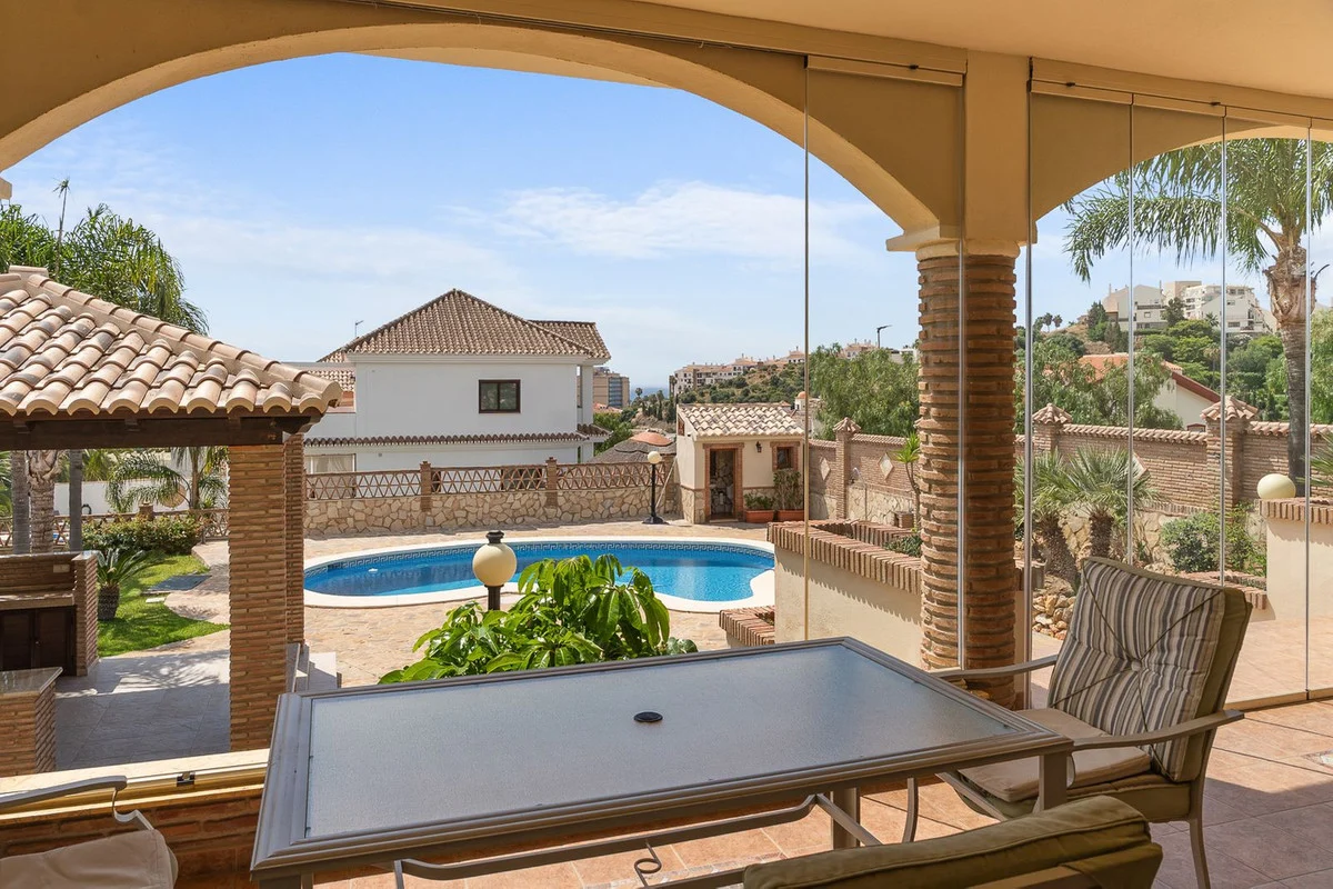 House - Detached Villa med 5 soverom