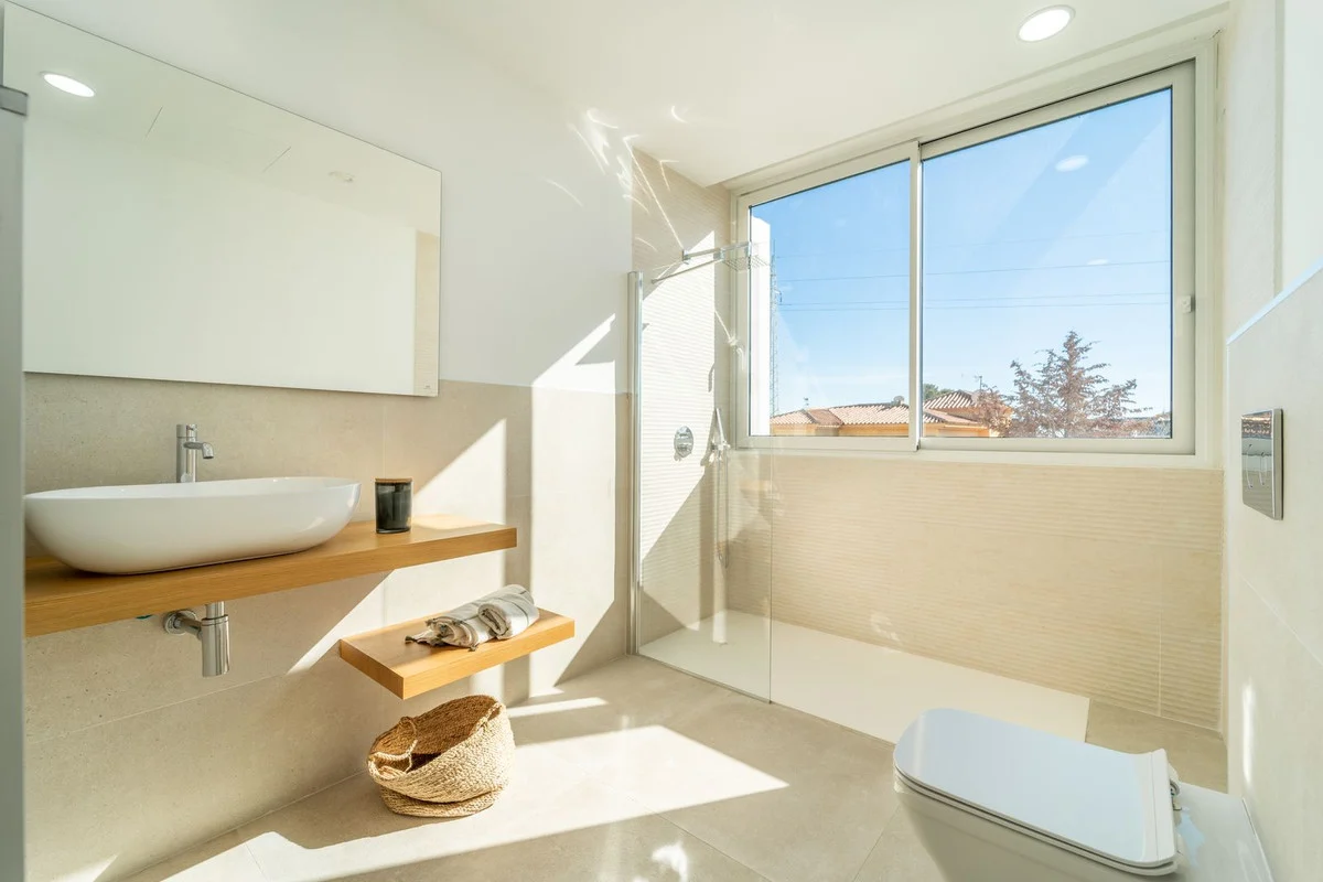House - Detached Villa, 4 makuuhuonetta