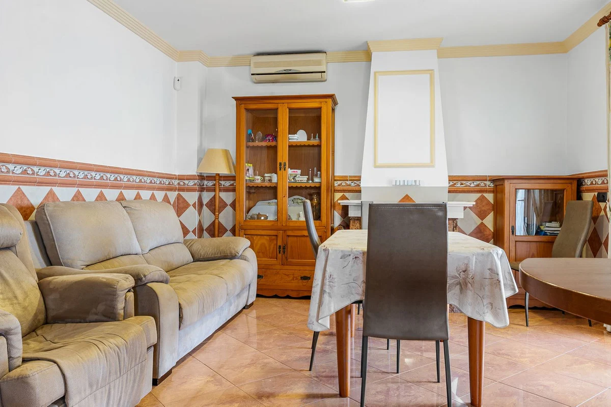 House - Detached Villa med 5 soverom