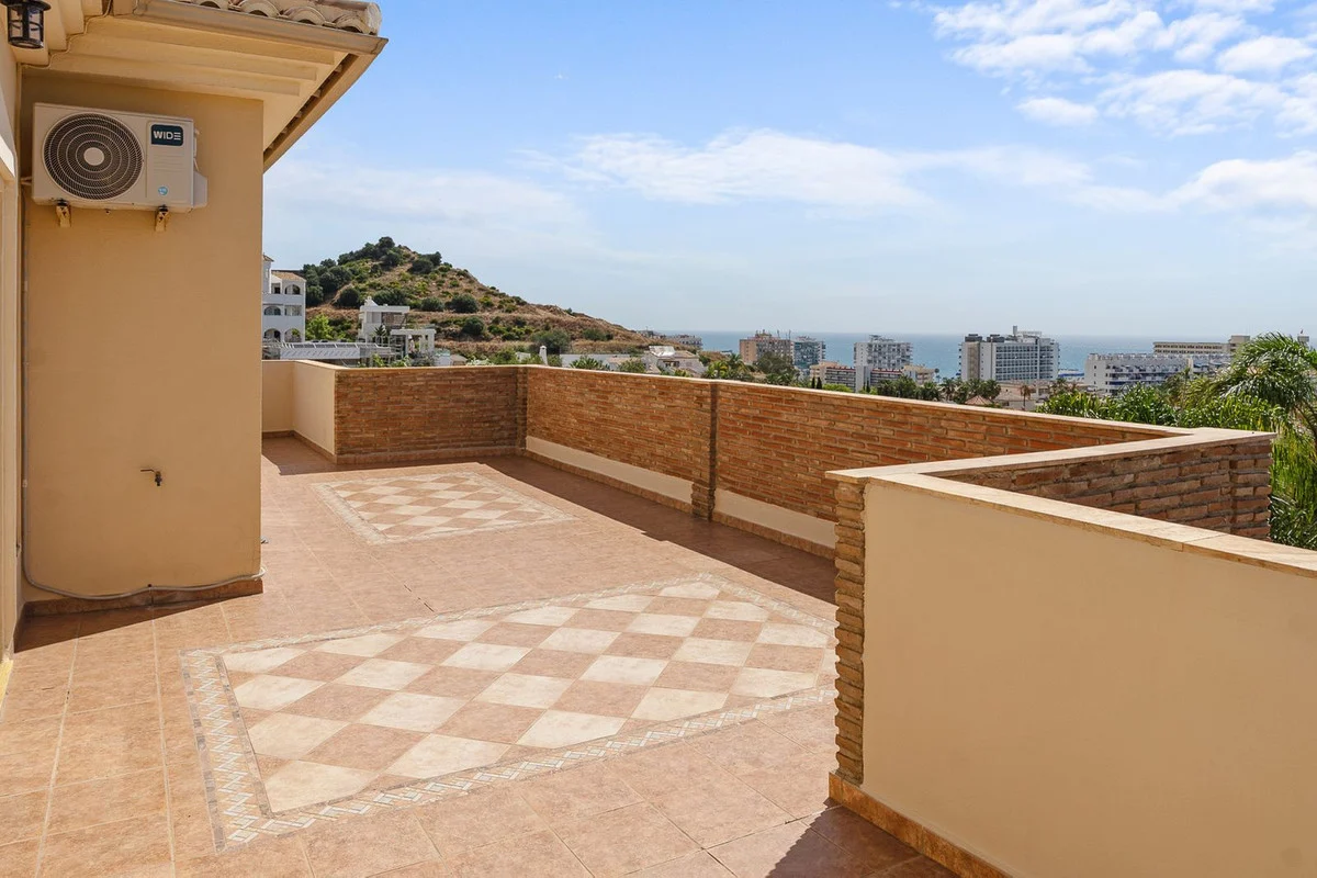 House - Detached Villa med 5 soverom