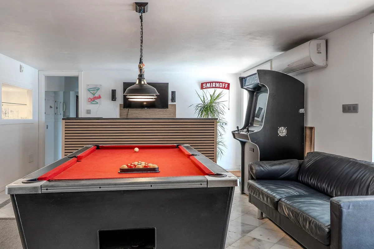 House - Detached Villa, 6 makuuhuonetta