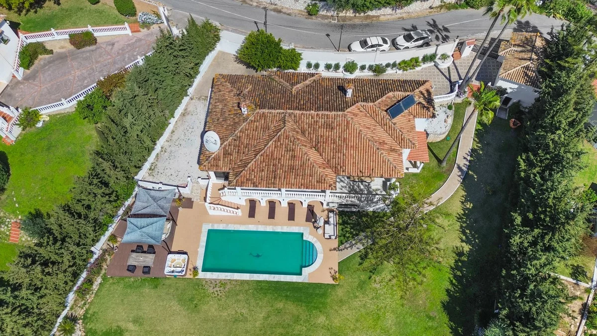 House - Detached Villa, 6 makuuhuonetta