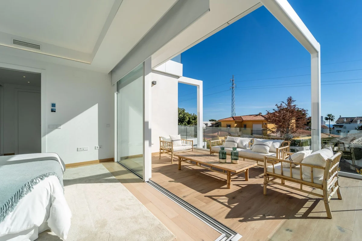 House - Detached Villa, 4 makuuhuonetta
