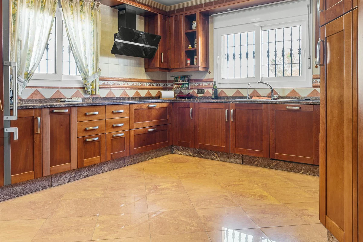 House - Detached Villa med 5 soverom
