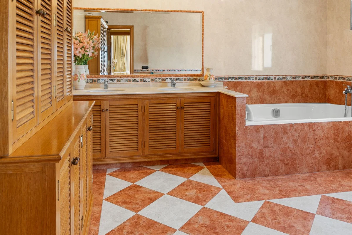House - Detached Villa med 5 soverom