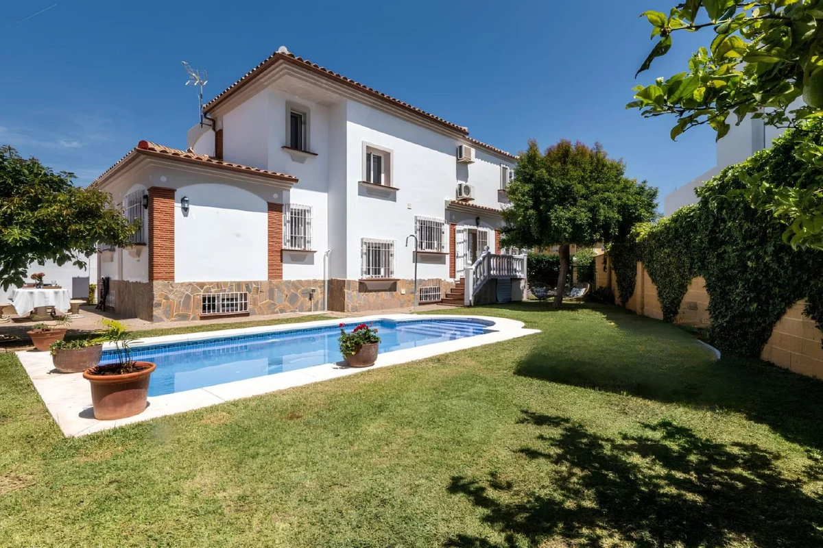 House - Detached Villa med 5 soverom