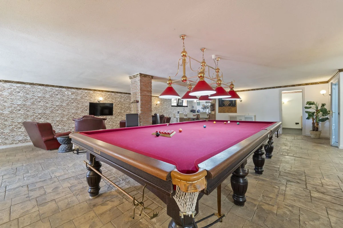 House - Detached Villa med 8 sovrum