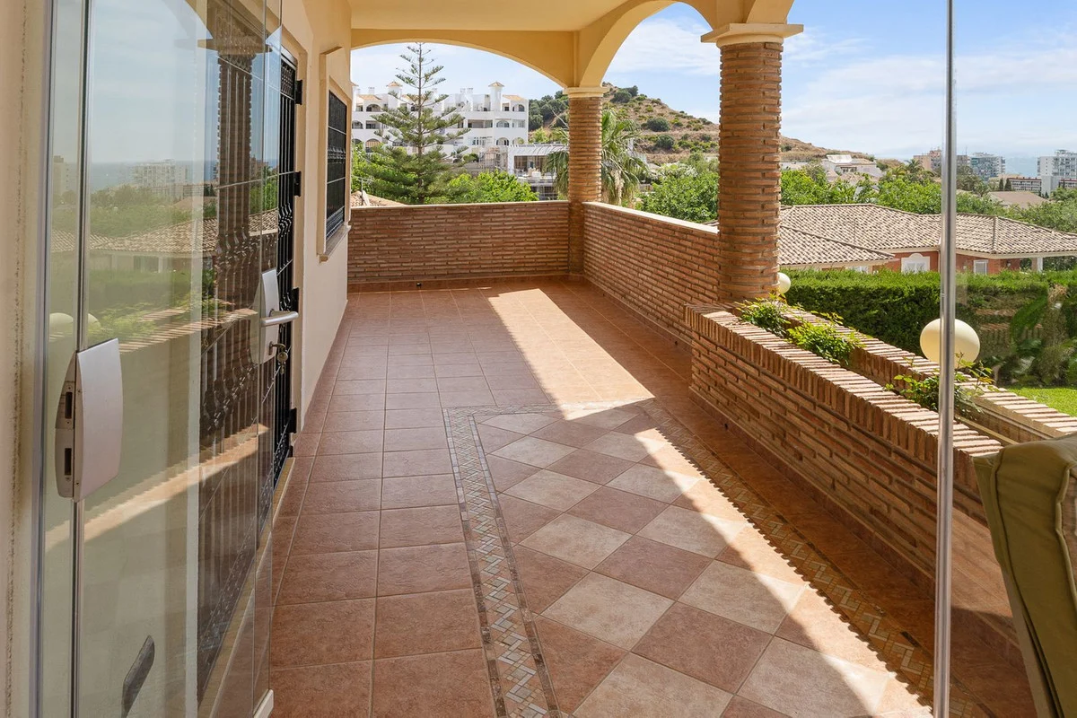 House - Detached Villa med 5 soverom